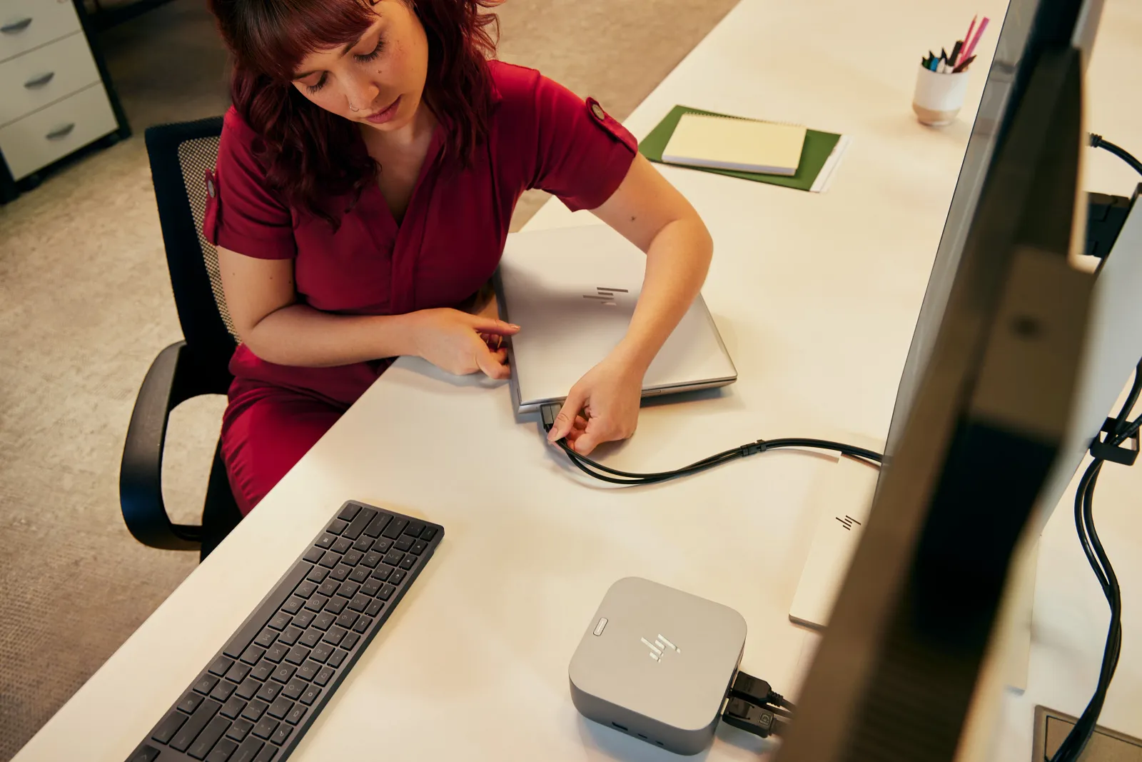 HP Thunderbolt 4 Ultra 280W G6 Dock, in use