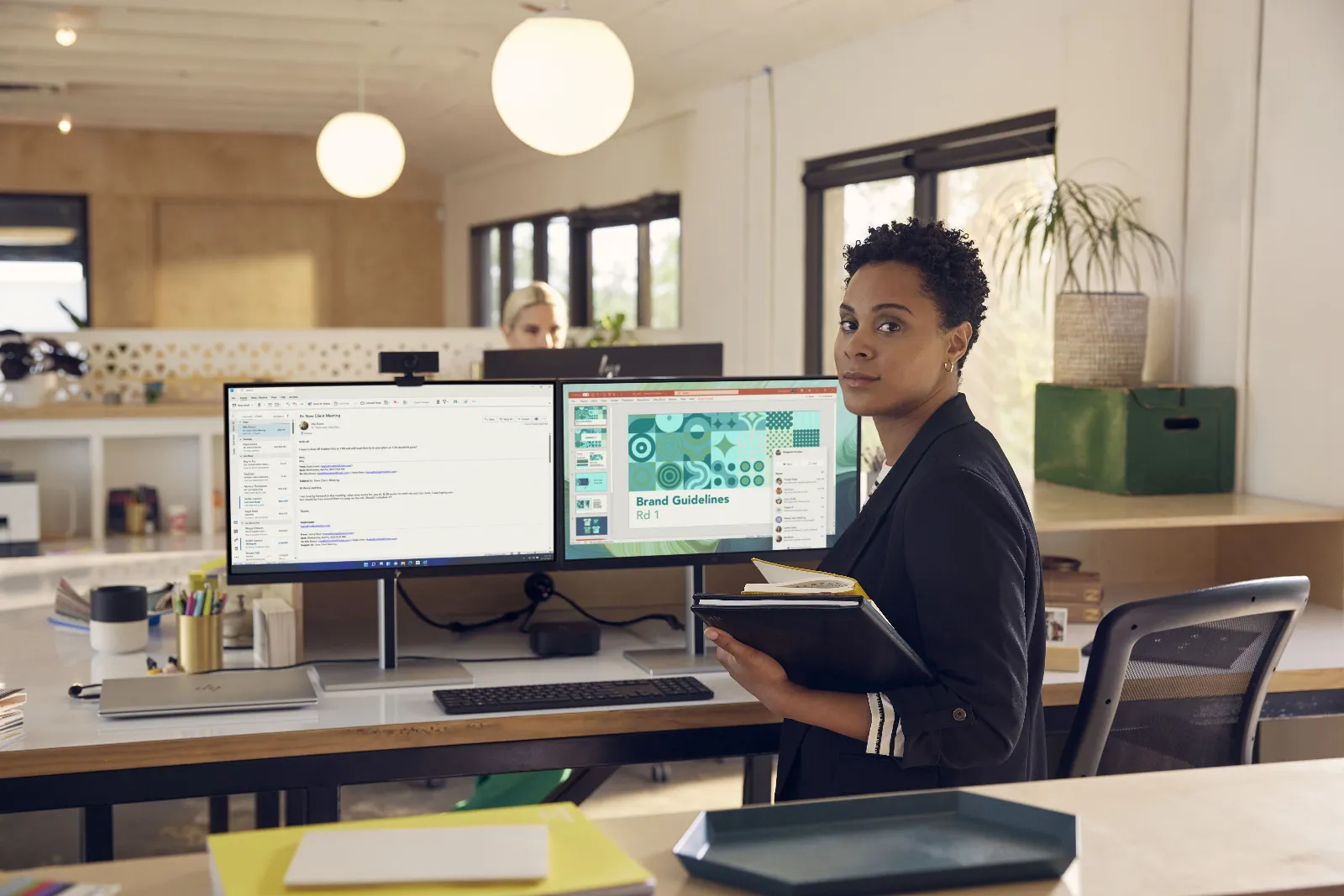 HP 625 FHD Webcam, in use
