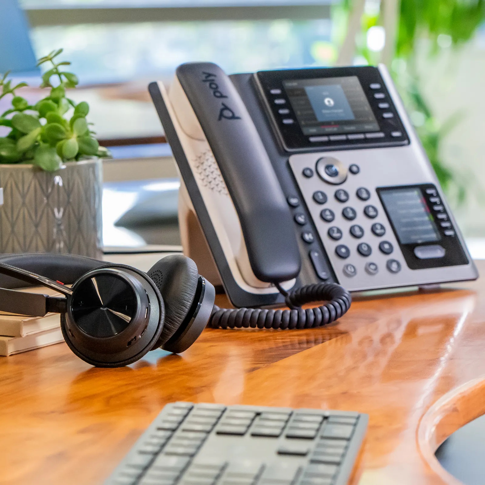 HP Poly Edge E450 and PoE-enabled IP phone